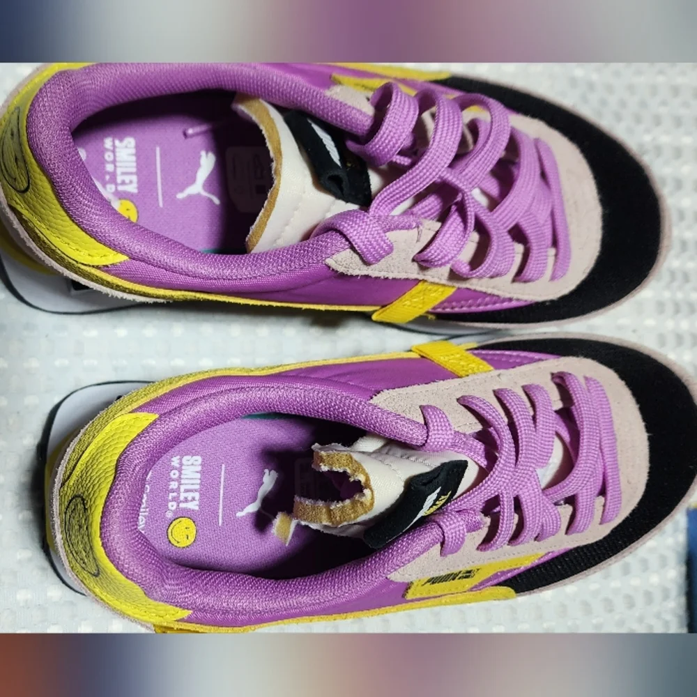 PUMA EUC JUNIOR SZ 5.5 RIDER SMILEWORLD SNEAKERS SHOES - Picture 2 of 9